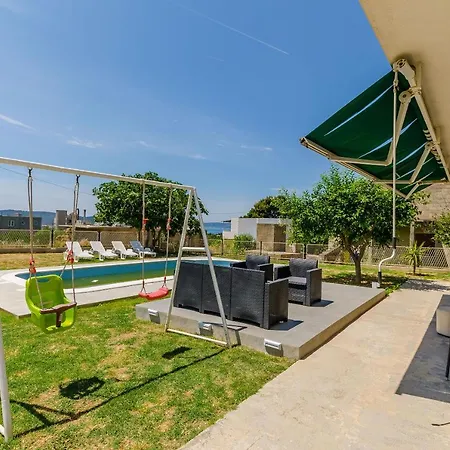 House Vukusic Сasa de vacaciones Kaštel Sućurac
