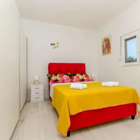 House Vukusic *
