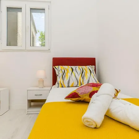 House Vukusic Сasa de vacaciones Kaštel Sućurac