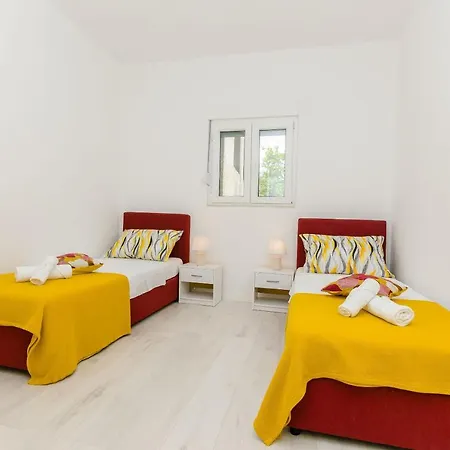 House Vukusic Сasa de vacaciones Kaštel Sućurac